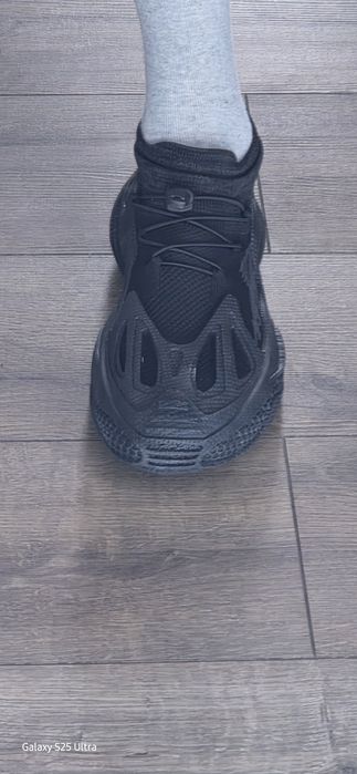 Продам спортивную обувь