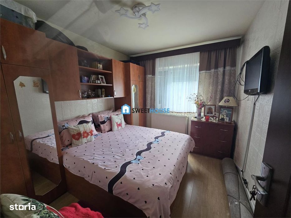 Apartament cu patru camere zona 1 decembrie