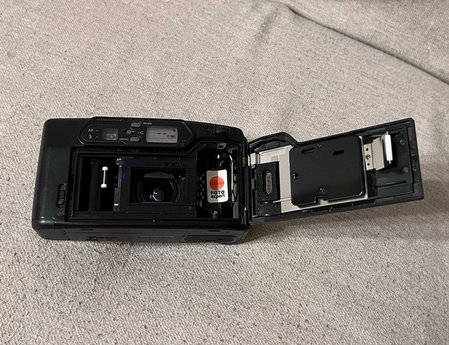 Aparat foto vintage Pentax Zoom 90 autofocus functio lipsa capac buton