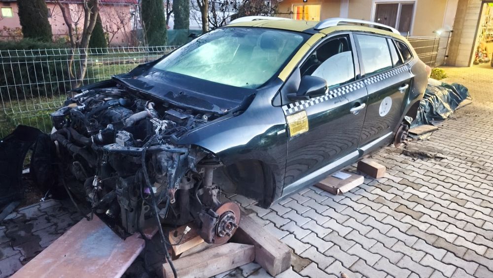 Dezmembrez Megane 3 + piese vw polo clasic