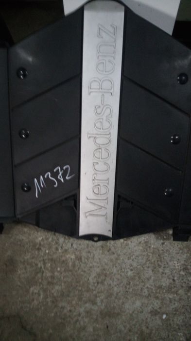 Капак на двигател за Мерцедес  V6