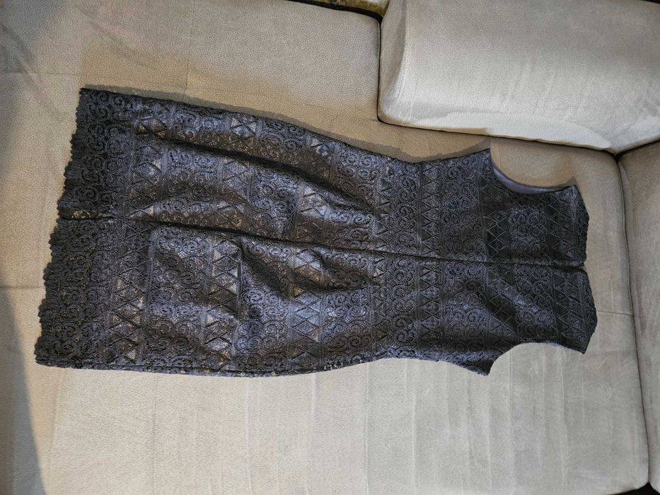 Средно-дълга рокля на Lipsy, официална, офис, дантелена