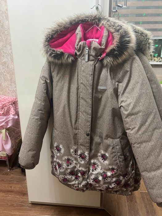 Продам куртку на девочку