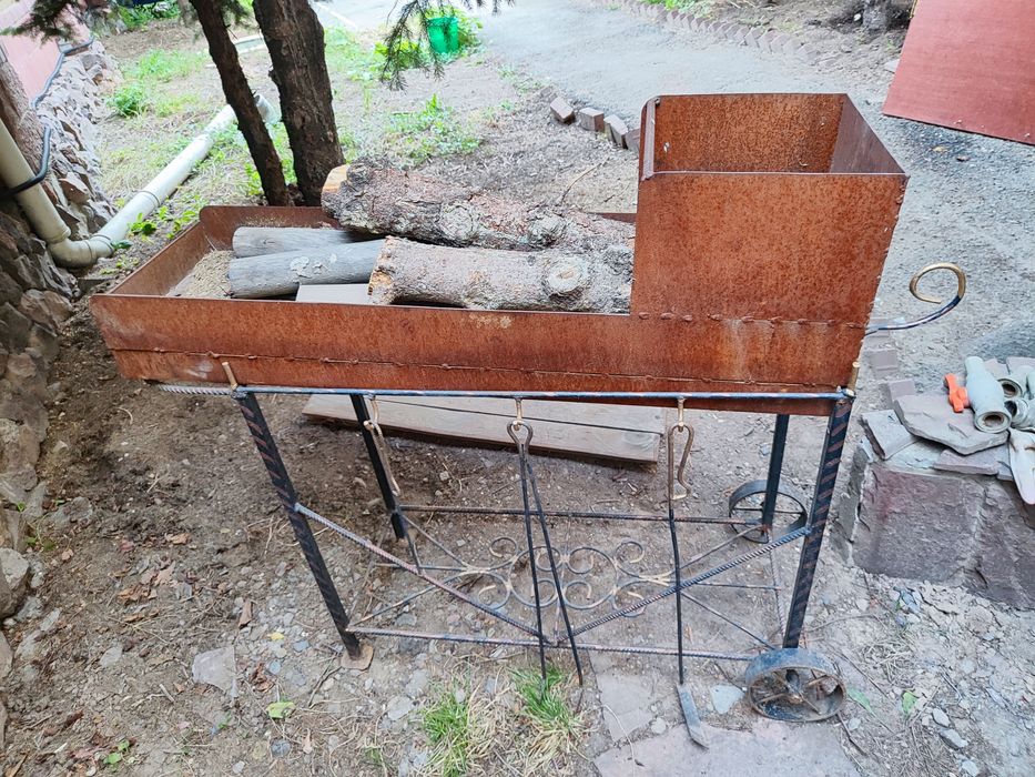 Продам мангал металлический