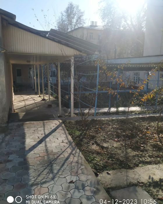 Тошкент шахар М.Улугбек туманида 12 соток,20 хона ховли сотилади