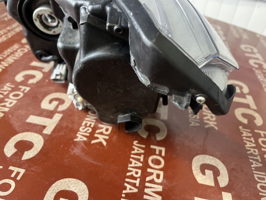 Фар Suzuki Vitara 2020г ляв и десен