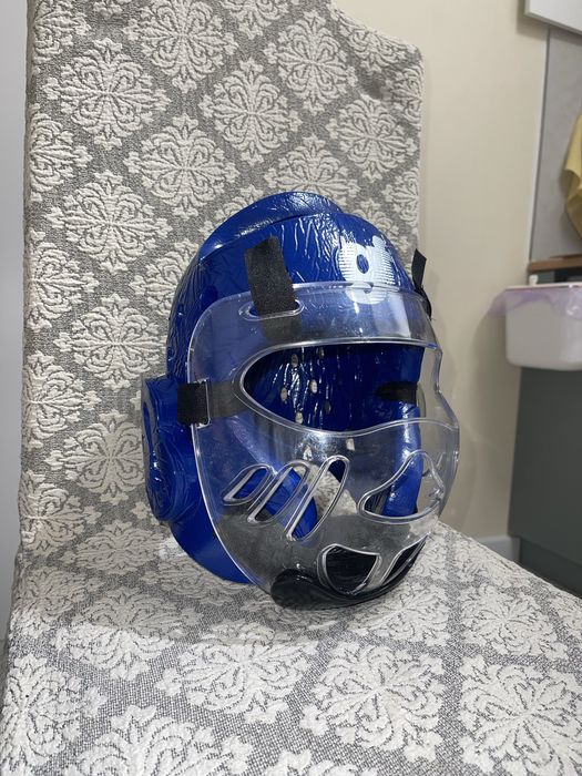 Шлем и перчатки для бокса и айкидо