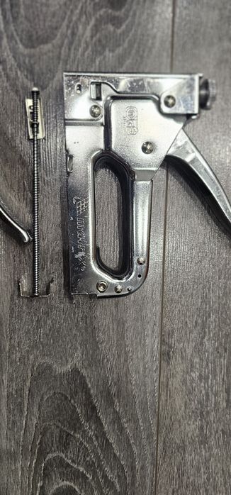 Степлер мебельный