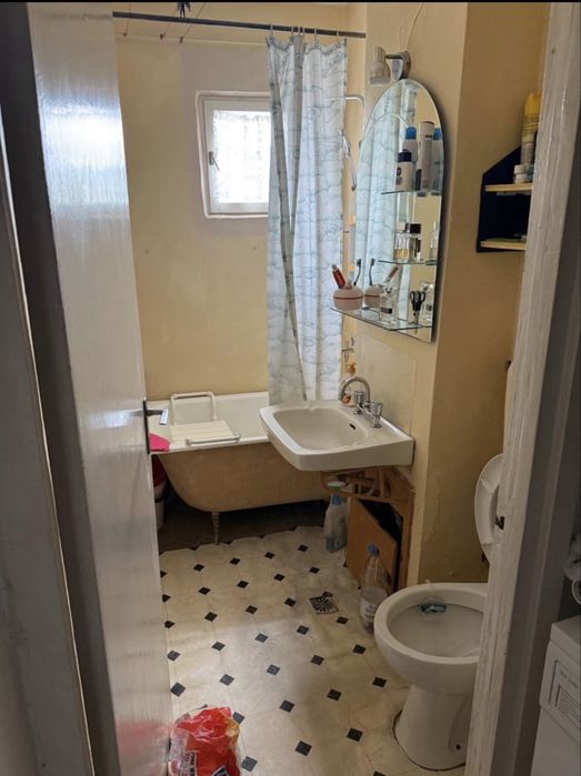 Vand Apartamet cu 3 Camere