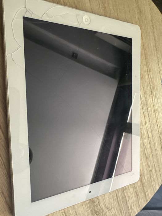 iPad 4, wi-fi cellular, 16 GB, втора употреба