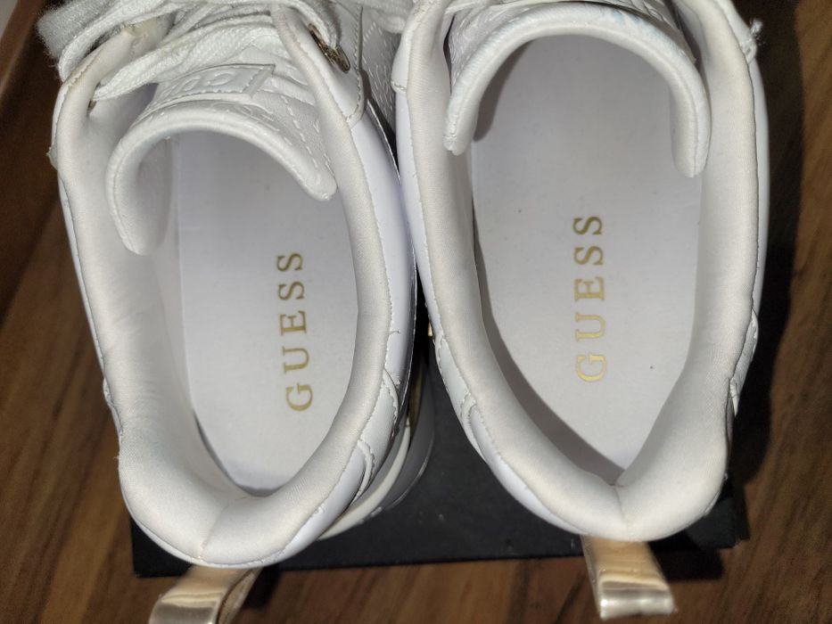 Оригинални сникърси маратонки Guess, 39 номер