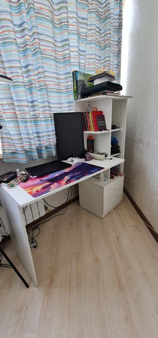 Стол письменный с полками и ящиками