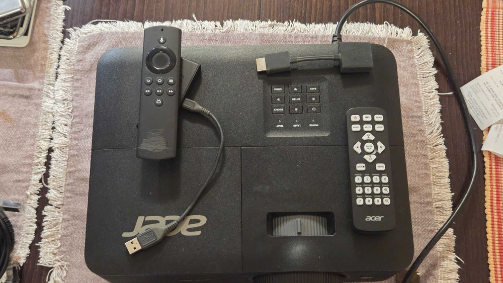 Проектор ACER XGA PJ + екран 85"