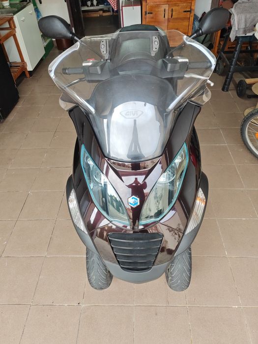 Vând Piaggio mp3, 250 cmc, 22 CP