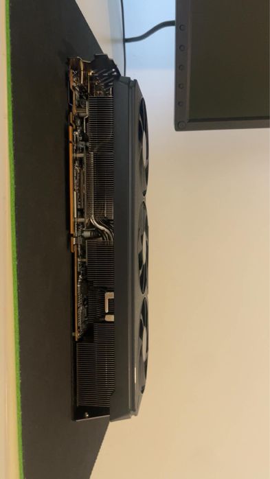 Placa video GIGABYTE Radeon RX 9070 XT GAMING OC 16GB GDDR6 256-bit