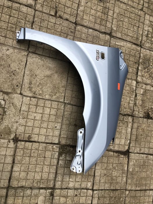 Преден Десен Калник за Тойота Корола  Версо 04-08г