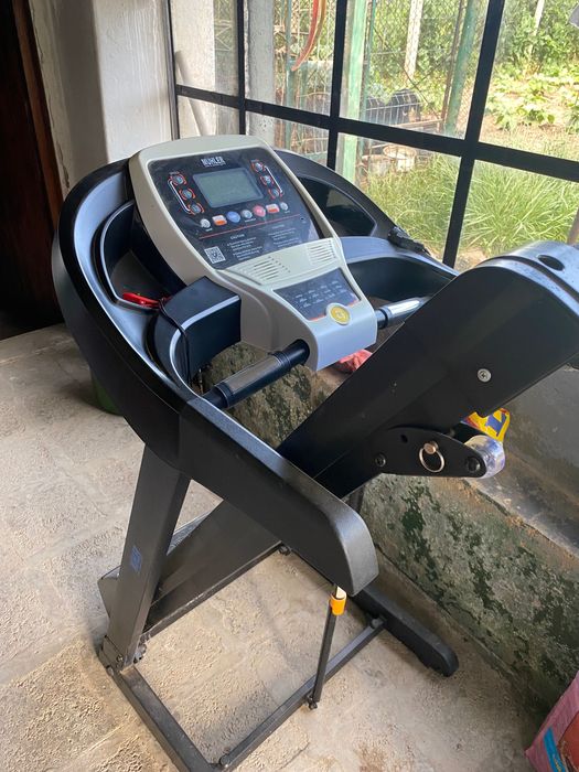 Електрическа бягаща пътечка MUHLER Camino ,сгъваема с двигател 2 к.с.