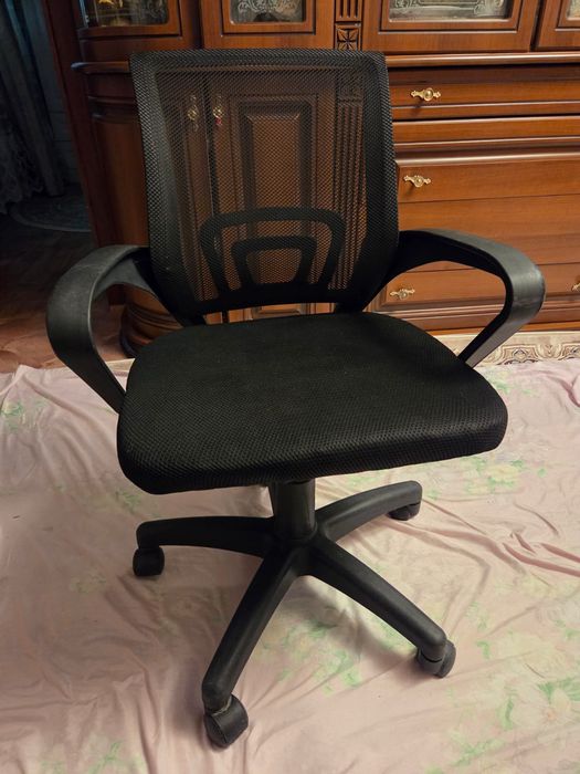 Офисное кресло сеточное