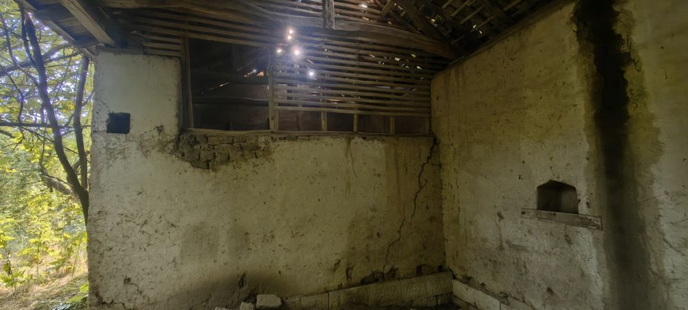 Къща с голям двор 3200 кв.м и река с. Новосел, обл. Шумен
