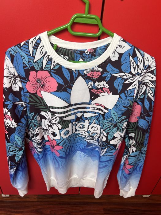 Bluza adidas disponibila