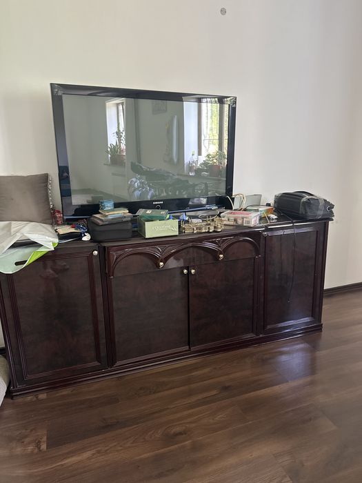 Сервант. И шкаф.