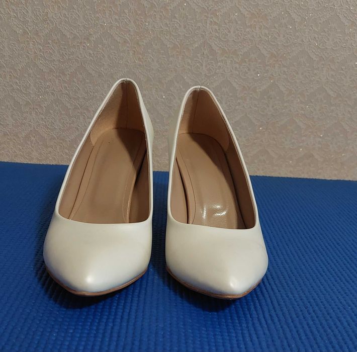 Дамски обувки, официални. Използвани само веднъж. Размер 40