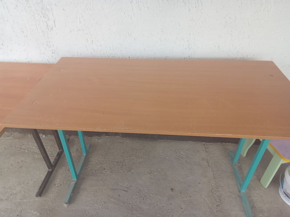 Продам парту со стульями