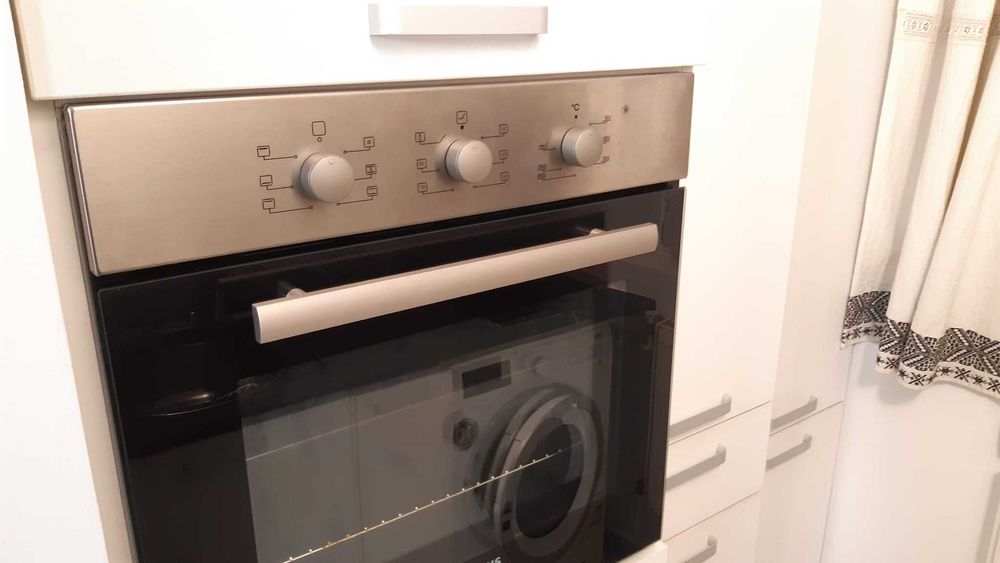 Vand garsoniera mica, pentru tanar/student in Pajura, langa metrou