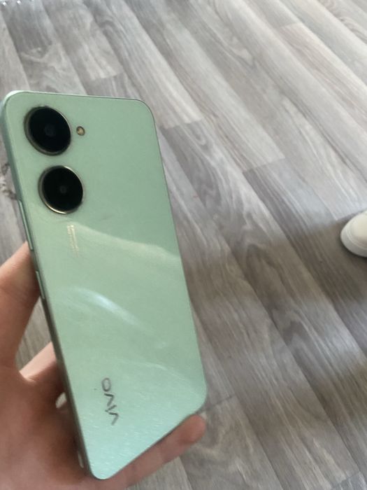 Продам два телефона Redmi A3,Vivo Yo3