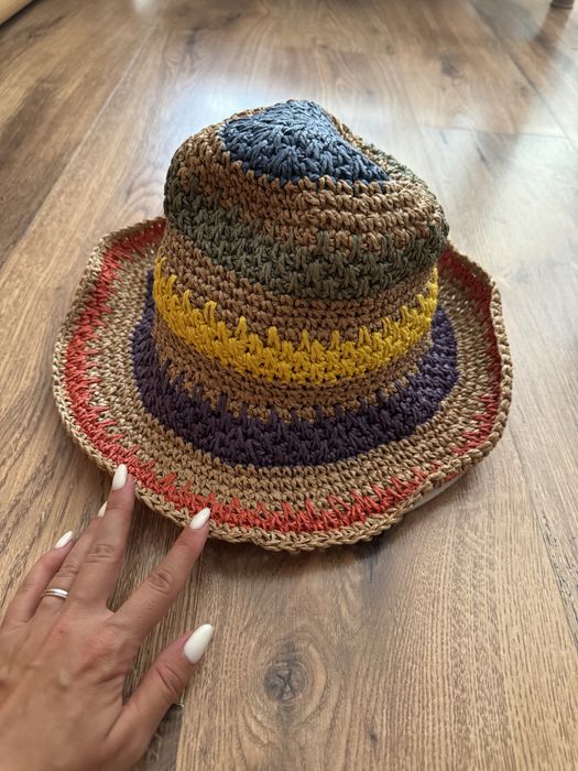 Дамска шапка плетена