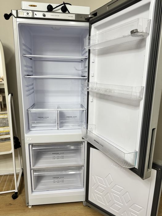 Холодильник б/у почти новый