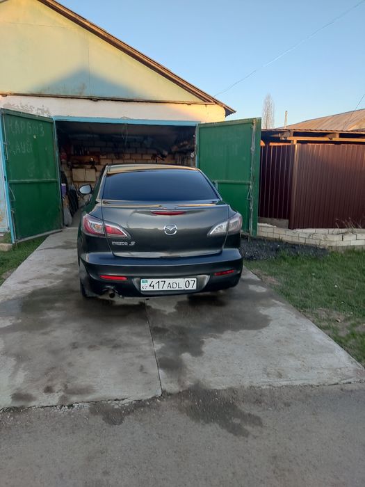 Продам автомобиль Мазда 3