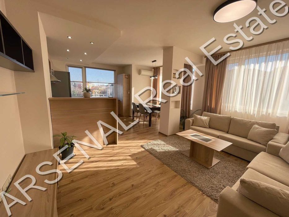 Тристаен апартамент под наем, Бъкстон