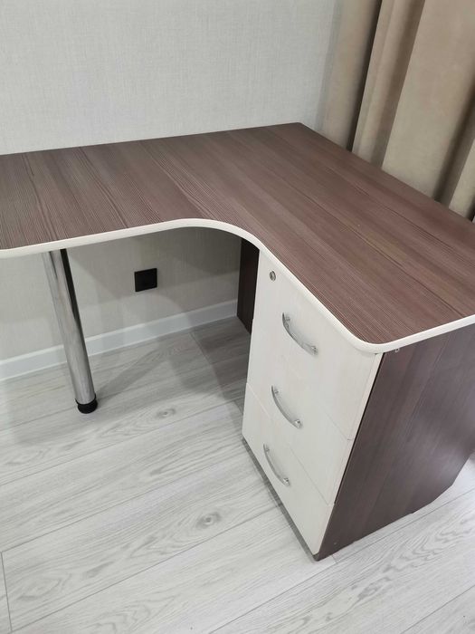 Продам стол парта