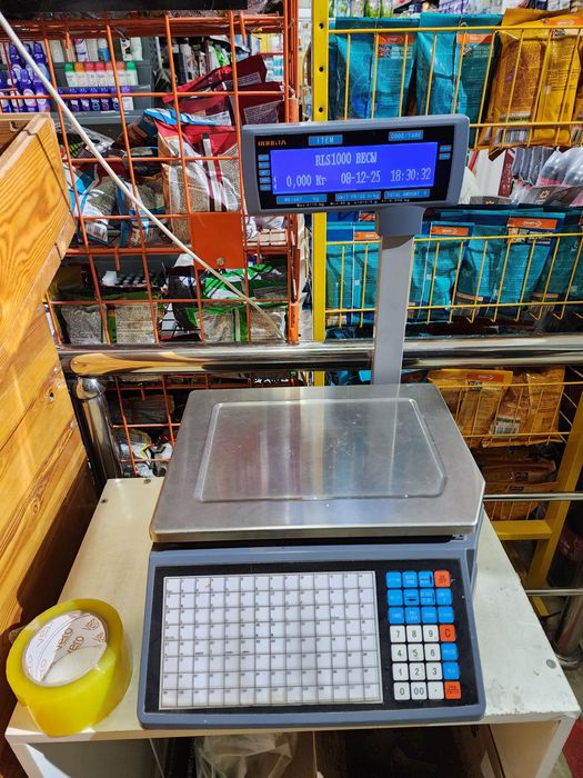 Stilaj vitrina xolodelnik avtomat kassa elektron tarozi