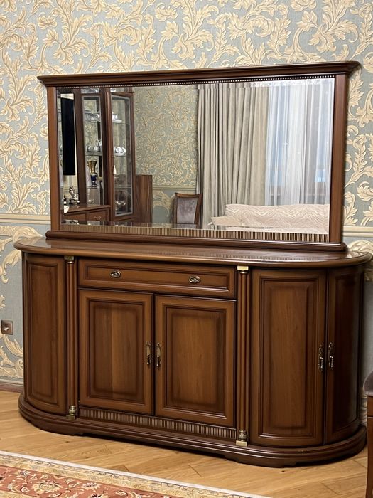 Комод с зеркалом