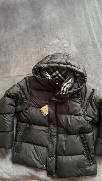 Burberry, размер L.1500лв
