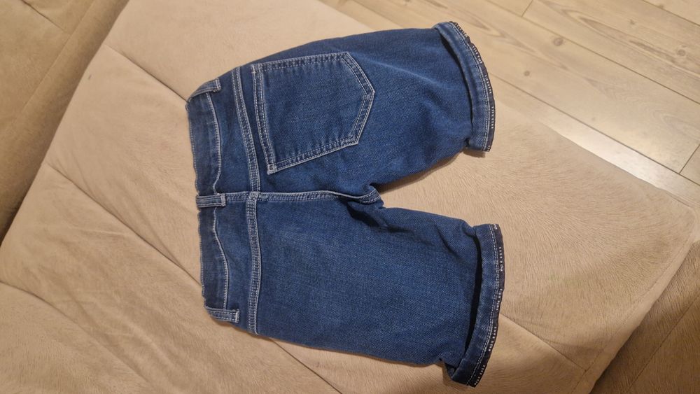Blugi scurti marca Hugo Boss, 3-4 ani