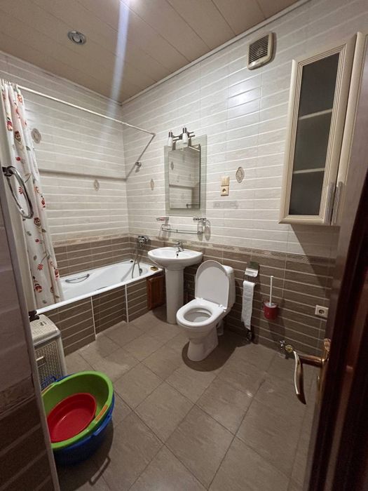 Dombirobodda Uy arenda   Beriladi yaxshi holatga 8 xona