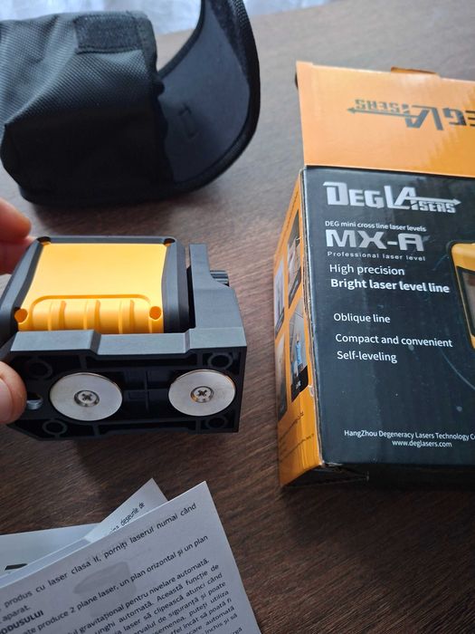 Nivelă laser profesională Degl4