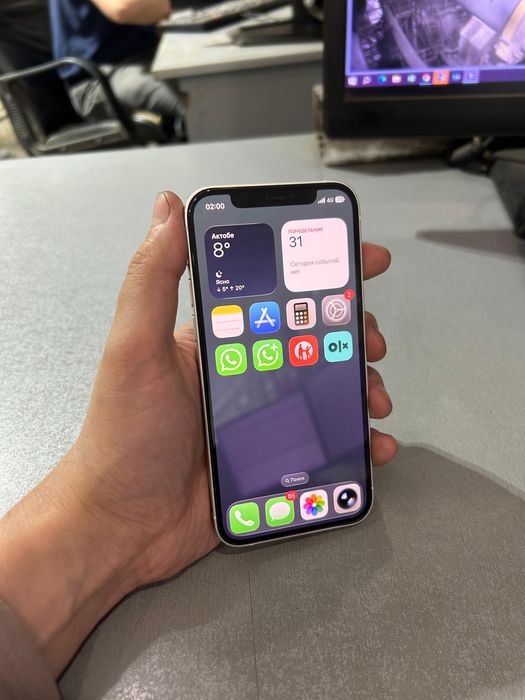 Продам iPhone 12.