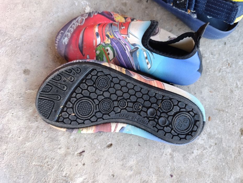 Детская обувь в отличном состоянии.