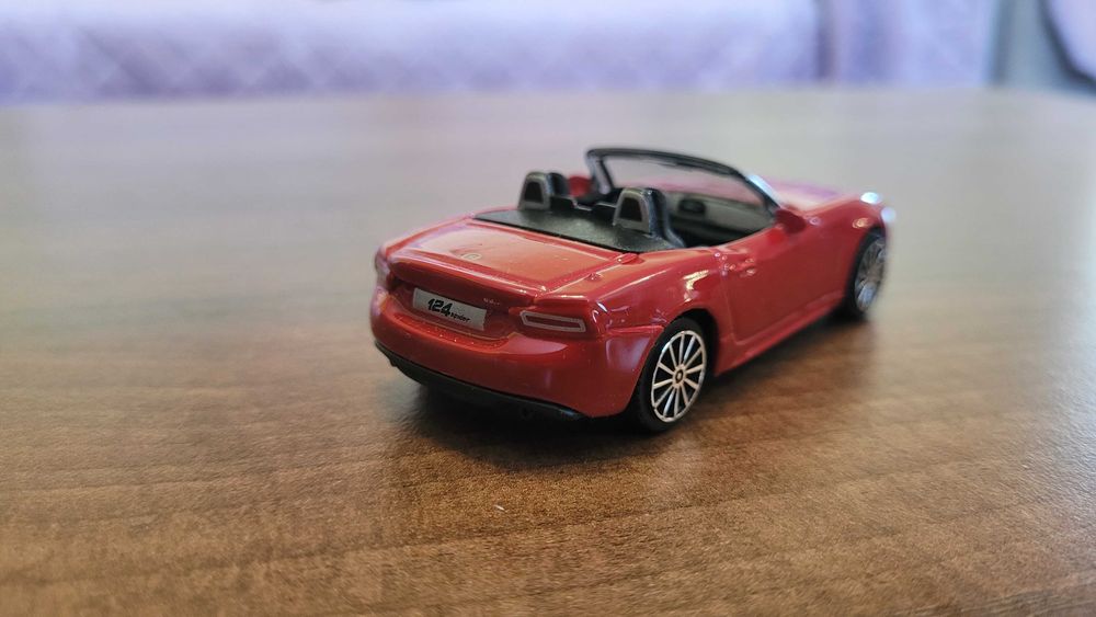 Macheta auto 1/43 Fiat 124 Spider de la Bburago