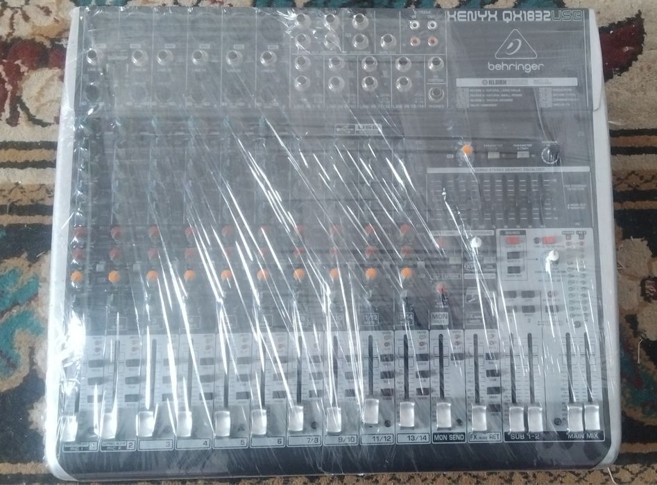 Behringer XENYX QX1832USB овоз микшери