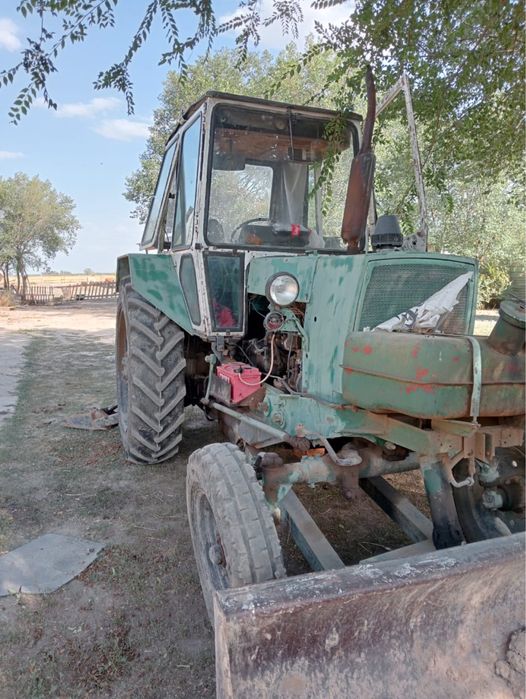 Трактор ЮМЗ экскаватор