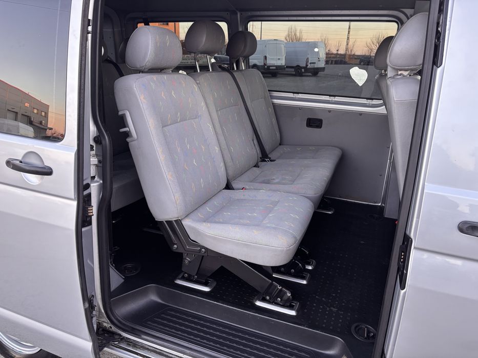 Vand vw transporter 1.9 TDI  8+1 locuri.
