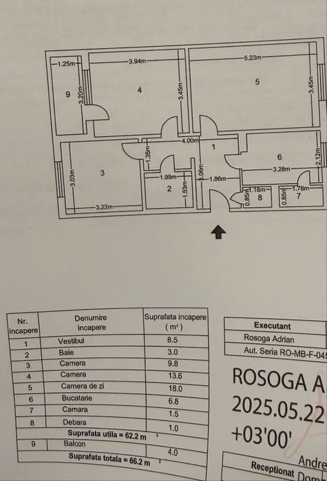 Apartament decomandat 3 camere .  Apartamentul are centrala de bloc ( centrala pe scara )