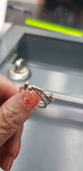 СРОЧНО!!!Кольцо 750 пробы,с бриллиантами
