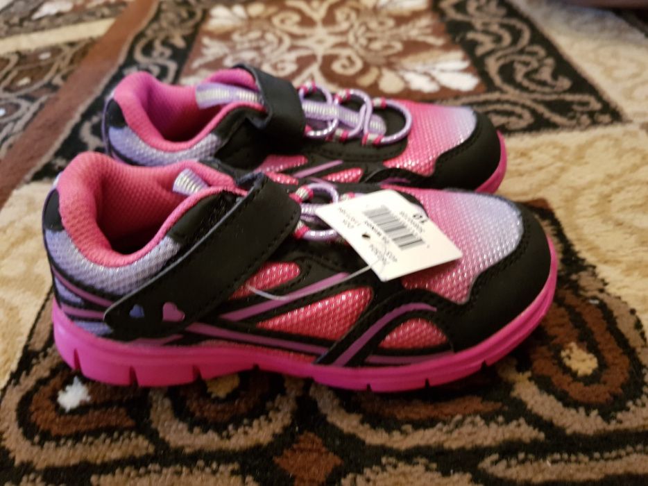 Детская новая фирменная обувь