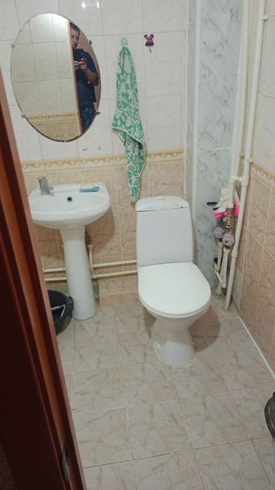 Продам унитаз и зеркало